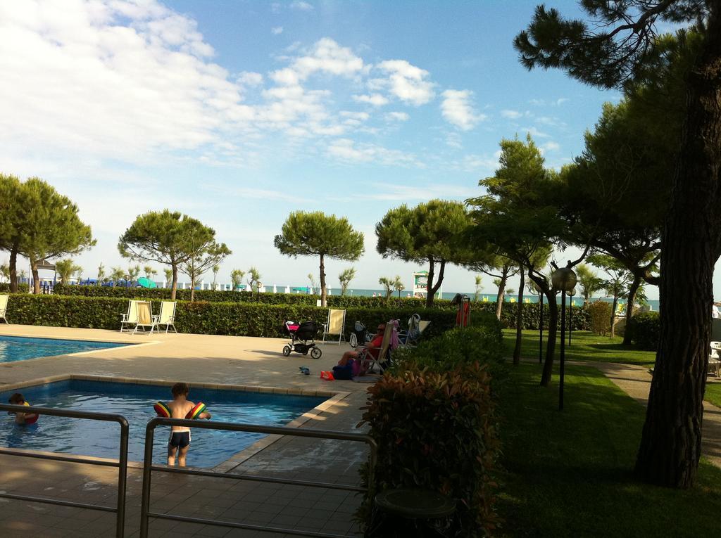 Residence Garden -Walterigato Apartments Solo Per Famiglie Лідо-ді-Єзоло Екстер'єр фото